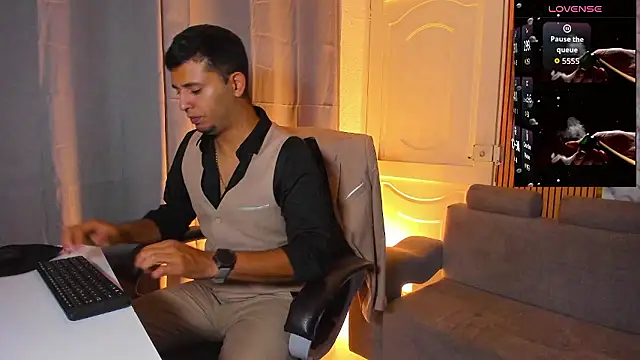 Hideintheoffice live sex cam