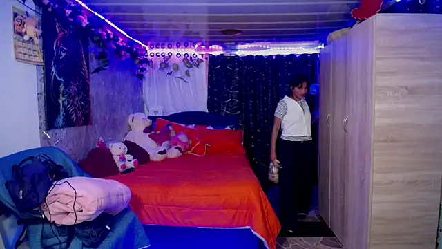 Samara_Homescapes's cam snapshot