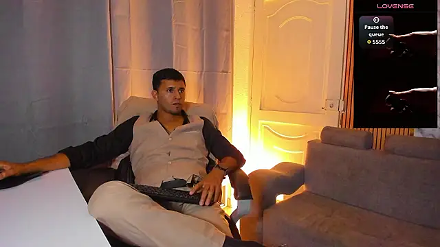 Hideintheoffice live sex cam