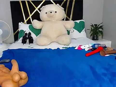 NaughtyVixen25's cam snapshot