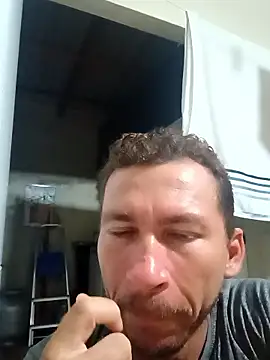 RobertoLuiz84 live sex cam