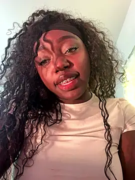 alissradiante1's cam snapshot