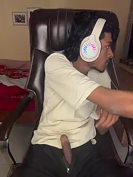 RavenKisses live sex cam