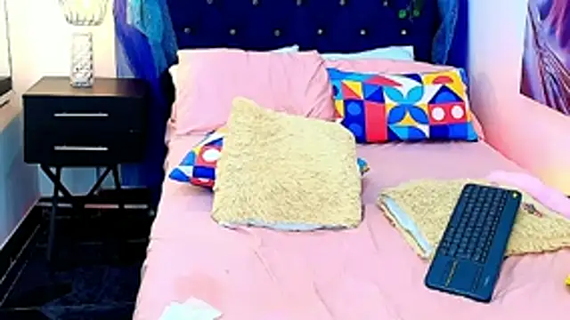 KATY_LOWERY's cam snapshot