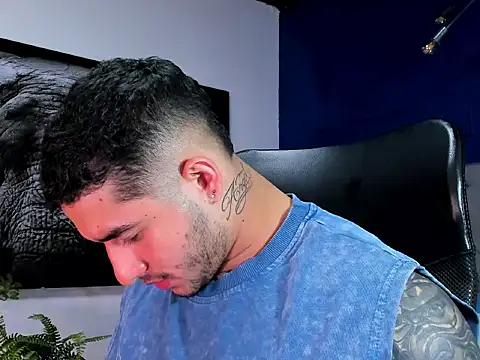 king_falconer's cam snapshot