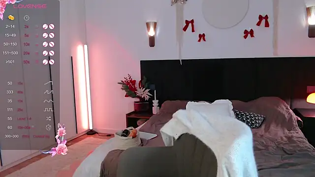 LunaticaBae live sex cam