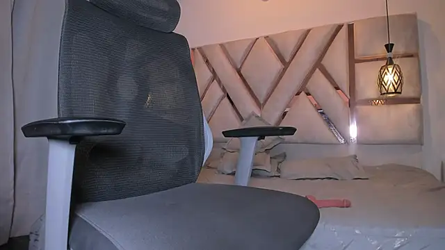 shineevg live sex cam