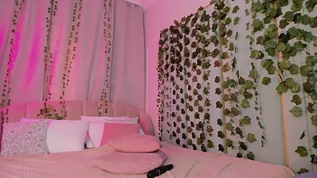 Love_is_Lola live sex cam