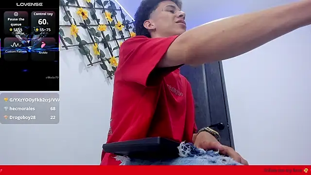 Maxxx_bigcockx's cam snapshot