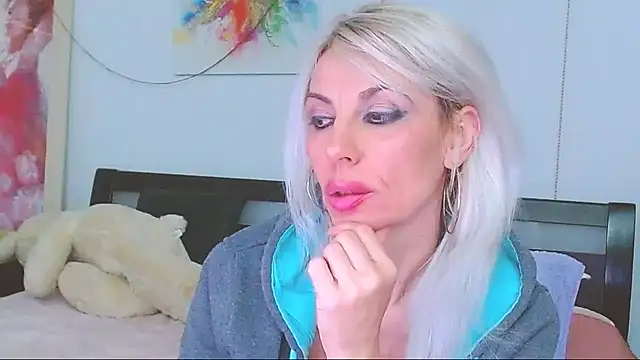 HoneyLara's cam snapshot