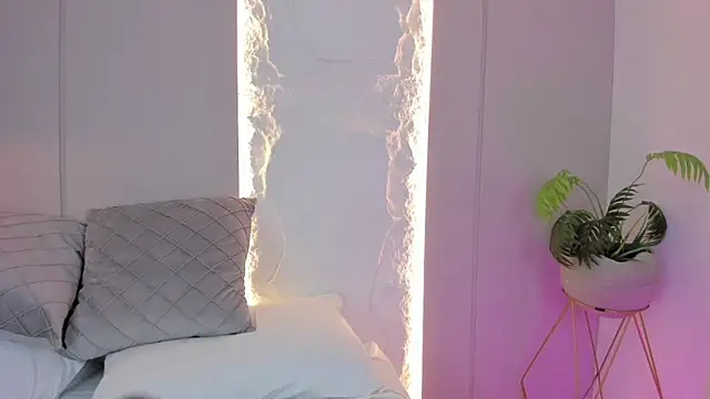 Clara_Luu's cam snapshot