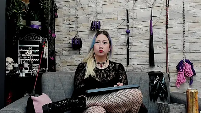 CruelMistress live sex cam
