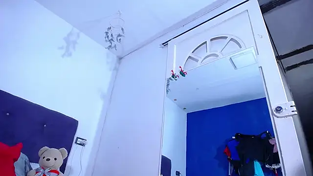 Squirter_pussybomb live sex cam