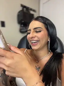 Hilary_pinkk live sex cam