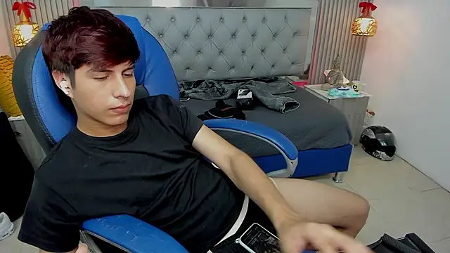 Estiv18_'s cam snapshot