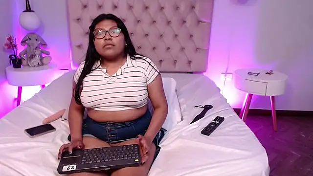 Kiri_Black_'s cam snapshot