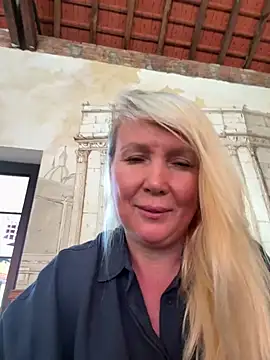 EmmaInLove23 live sex cam