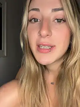 Sashailardi's cam snapshot