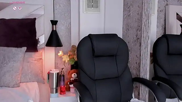 Megan-8's cam snapshot