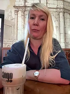 EmmaInLove23's cam snapshot