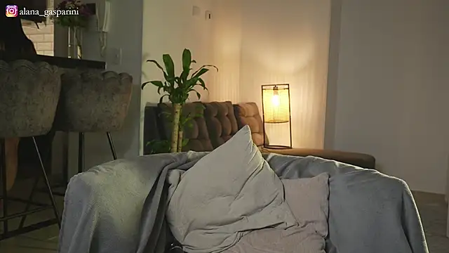 alana_gasparini's cam snapshot