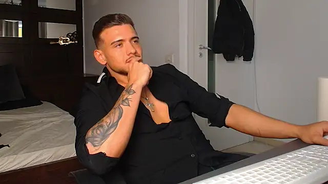 ElijahThorne's cam snapshot