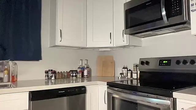 NatalieKneals live sex cam