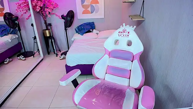 Maggy_t18 live sex cam