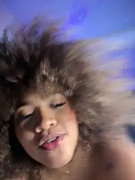 riri_brunnete live sex cam