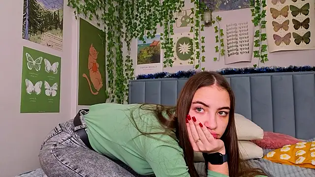 Fit_Brunette_'s cam snapshot