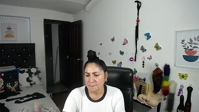 mature_bigboobs10's cam snapshot