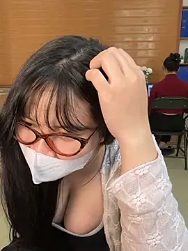 hide_from_colleagues's cam snapshot