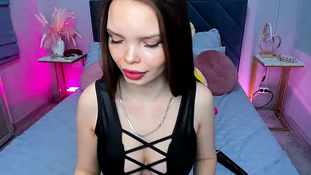 Curvy_Dynamite_'s cam snapshot