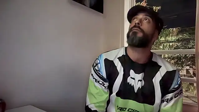 romeolovedark's cam snapshot