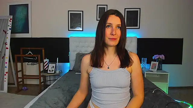 KiraNeeww live sex cam