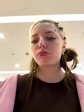 LoraaDoll live sex cam