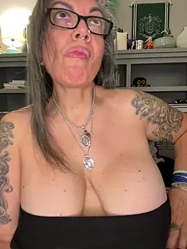 dieseldame1313's cam snapshot