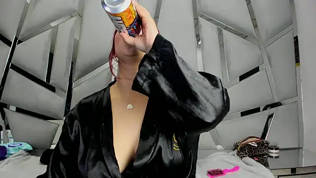 Catherinee69_x's cam snapshot