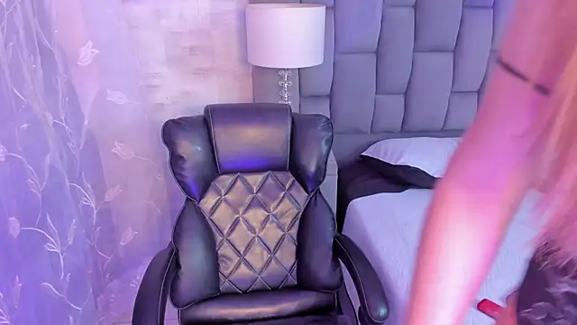 Maxxxine1 live sex cam