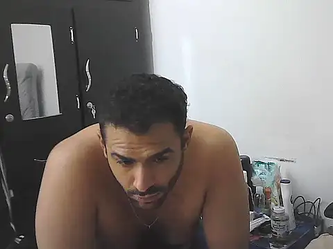 AlphaLatinoBear's cam snapshot