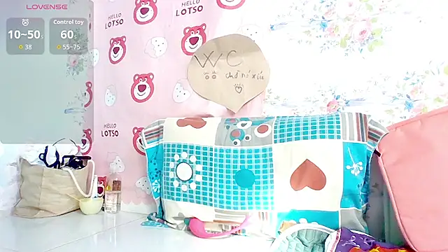 EmilyShow_96's cam snapshot