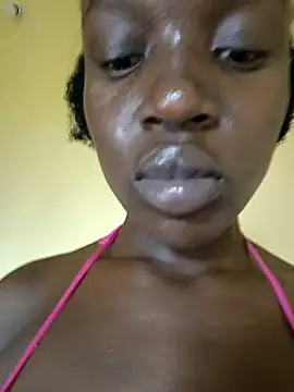 Juicylittle_slute live sex cam