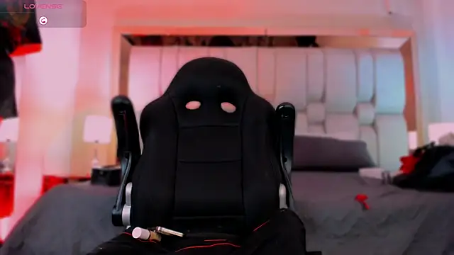 Charlotteinpole live sex cam