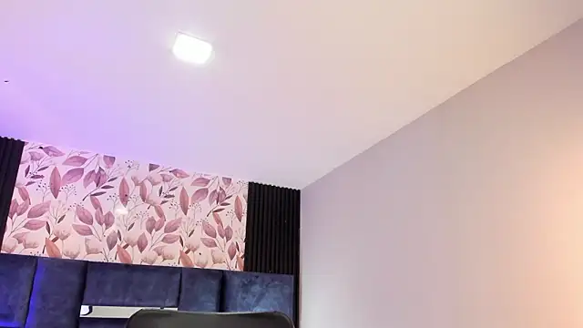 MiaHoneey_'s cam snapshot