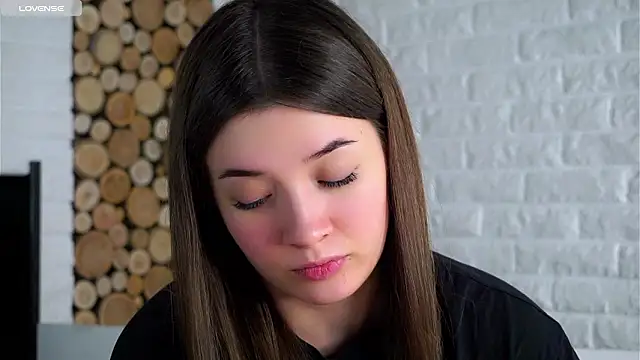 LowOncoming live sex cam