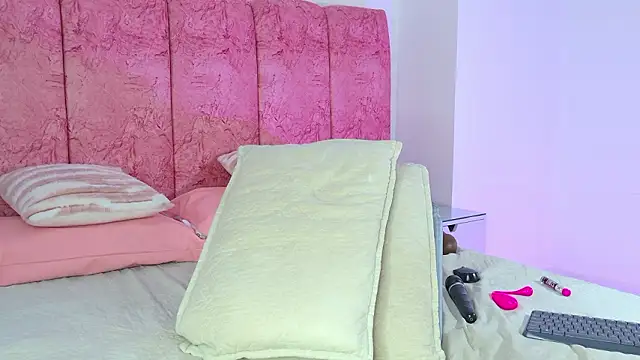 emmacurvy's cam snapshot