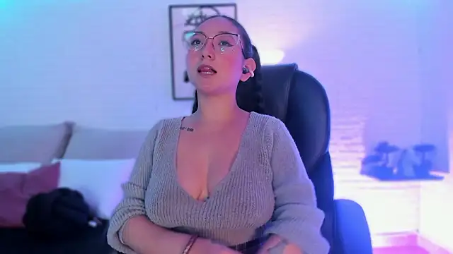 lucy_neil's cam snapshot