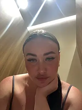 KiraSunshine live sex cam