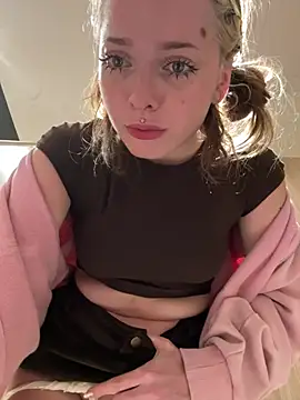 LoraaDoll live sex cam