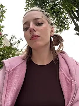 LoraaDoll's cam snapshot